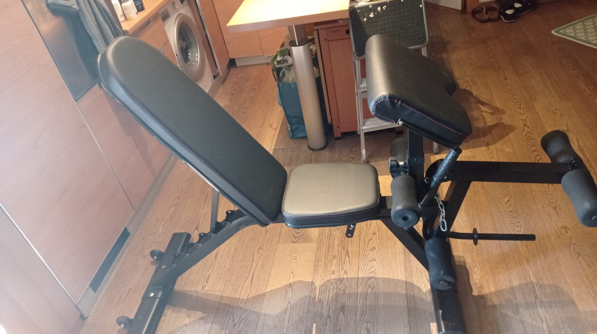 Panca regolabile con leg curl