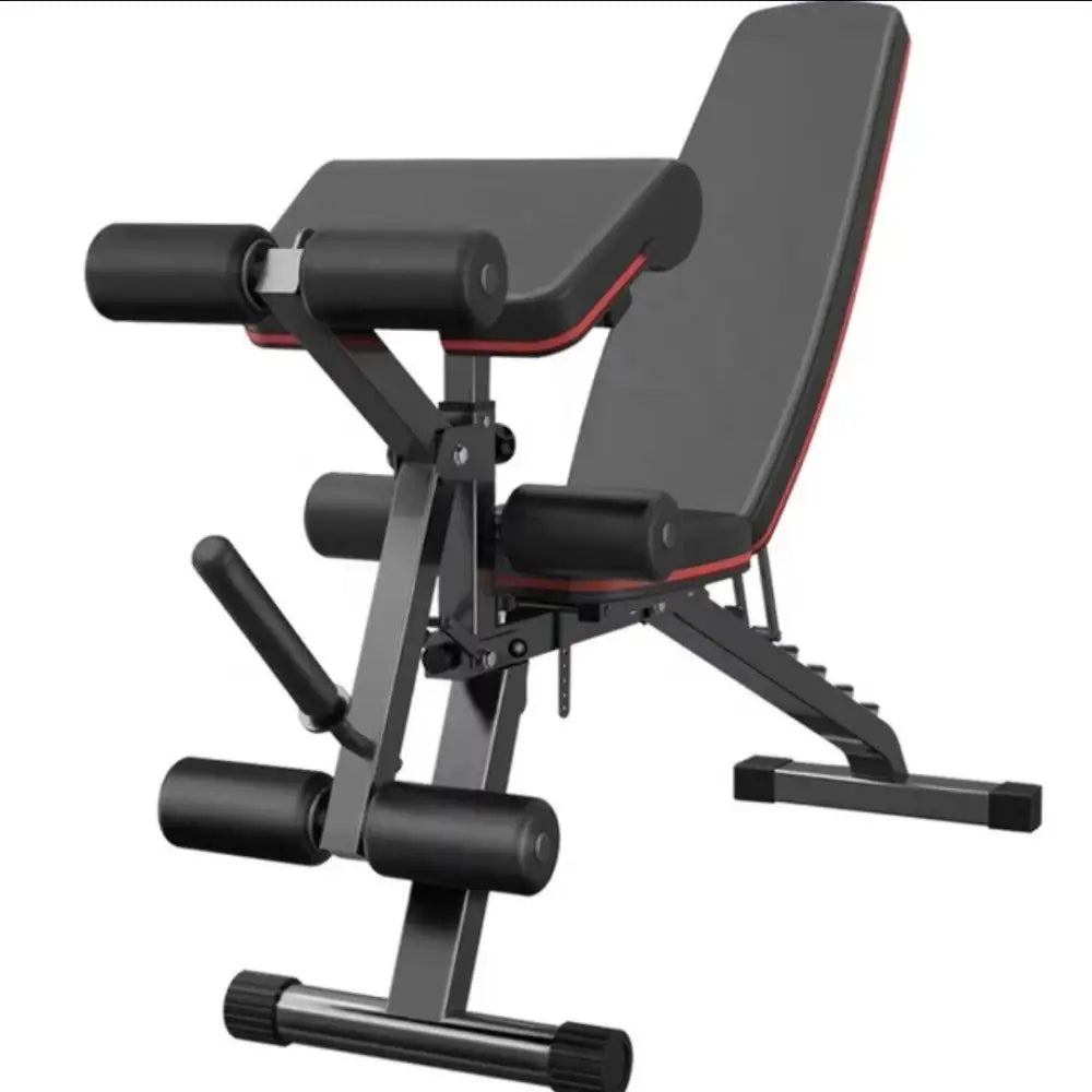 Panca regolabile multifunzione con accessorio per curl gambe, ottima per squat e sollevamento pesi.