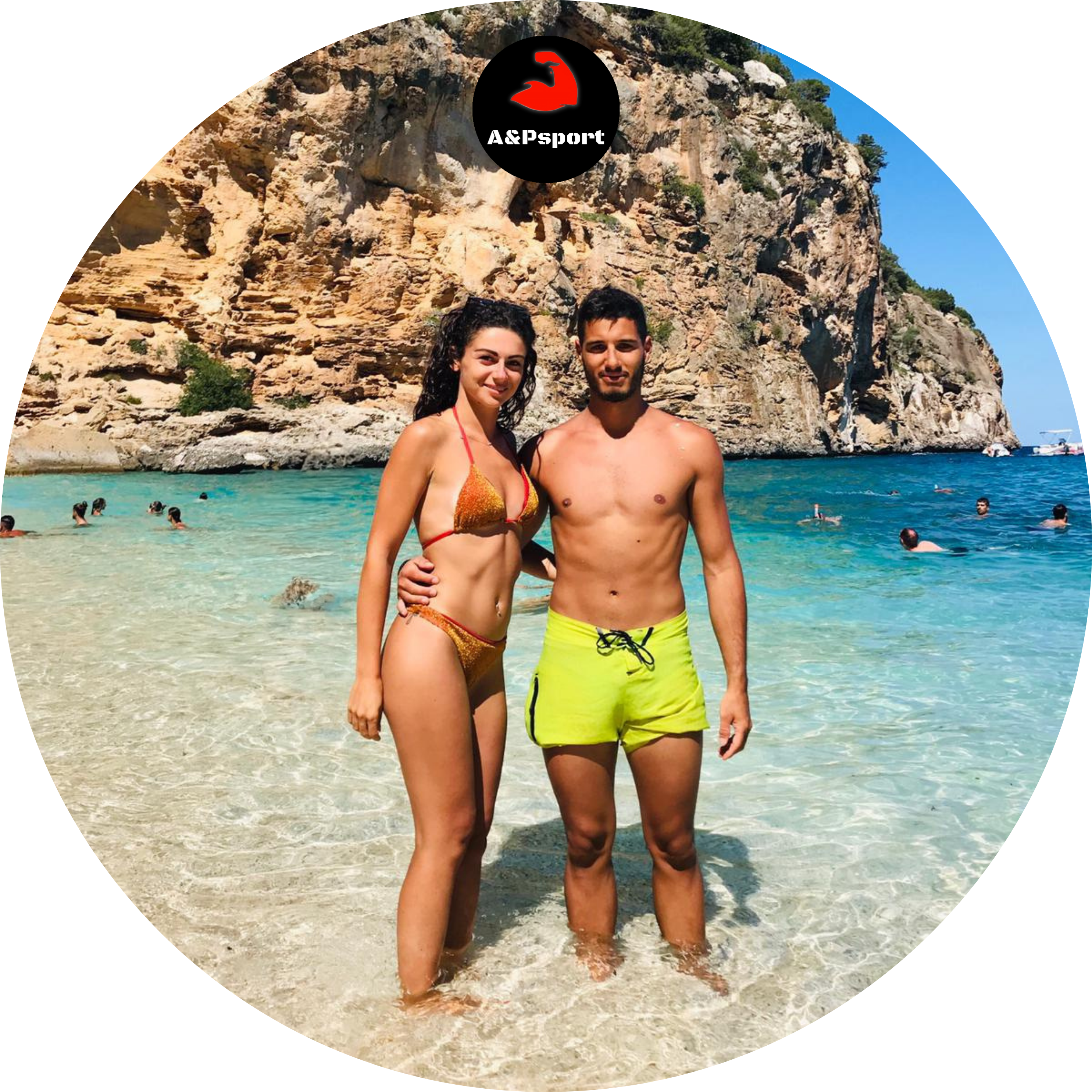 Foto dei proprietari della A&Psport. Anna e Paolo sono due giovani ragazzi appassionati di fitness e di allenamenti a casa 