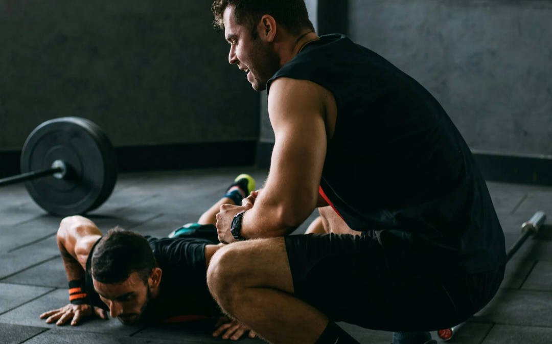 Allenamento sulla pavimentazione in gomma
