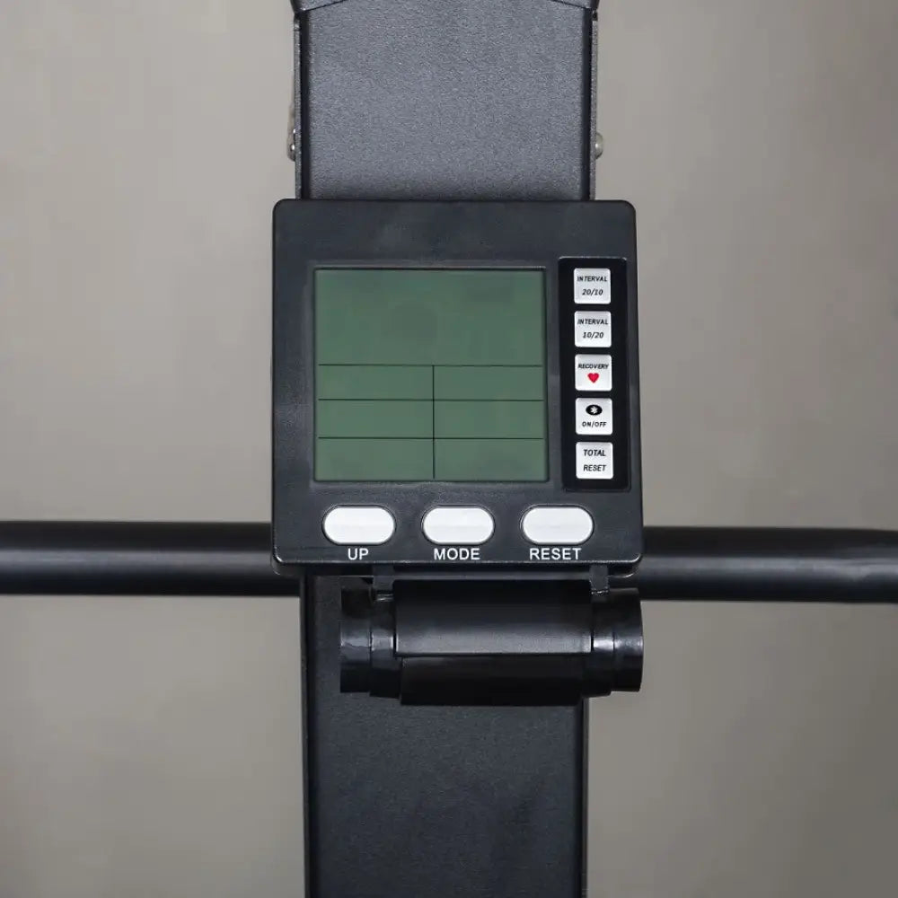 Macchina Skierg con pannello lcd per monitorare tutti i tuoi progressi di allenamento 