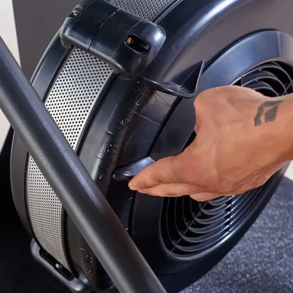 Con l'Air Ski 800 puoi regolare l'intensità di allenamento in 10 posizioni. Per personalizzare il tuo allenamento a casa