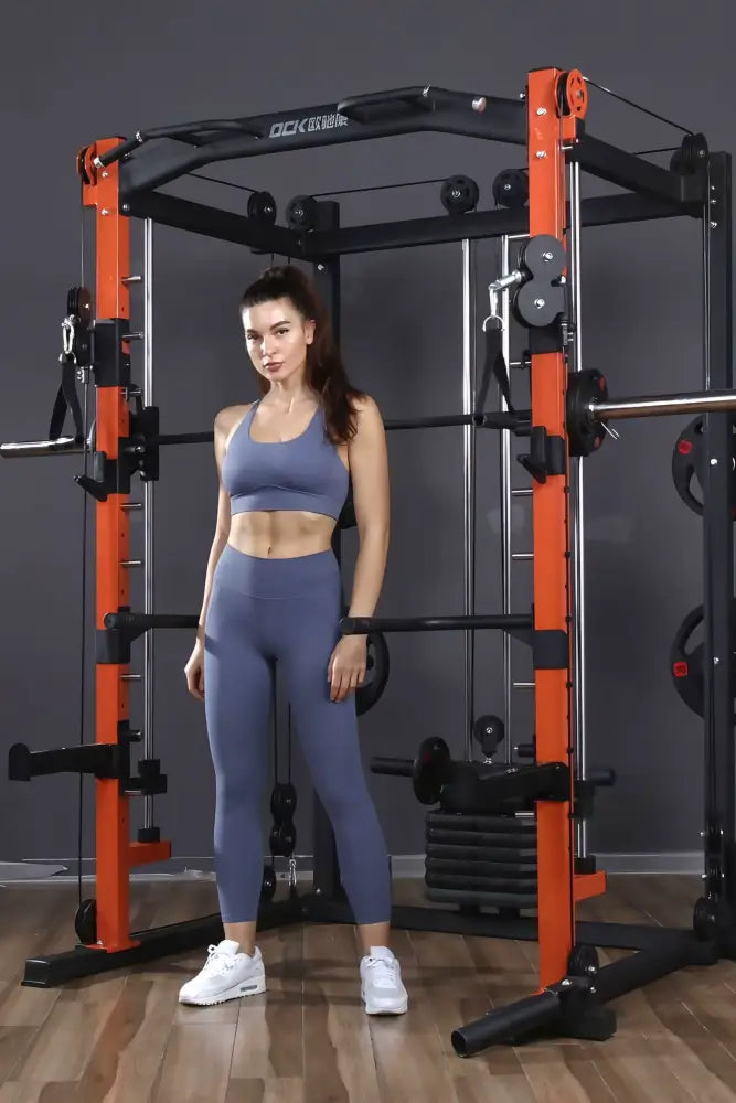 Struttura power rack resistente, ideale per squat, panca e trazioni.