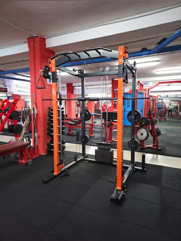 Power Rack Multifunzione in una palestra allestita