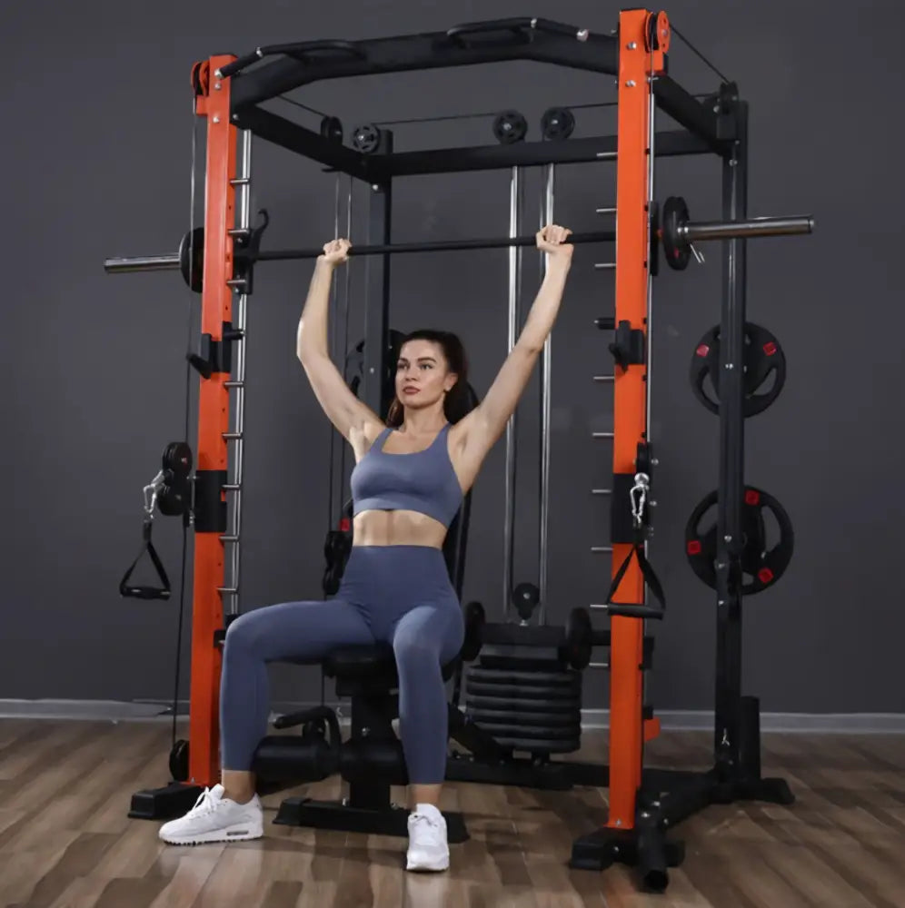 Allenati a casa c9me in una palestra c9n il power rack multifunzione munito di smith machine. 